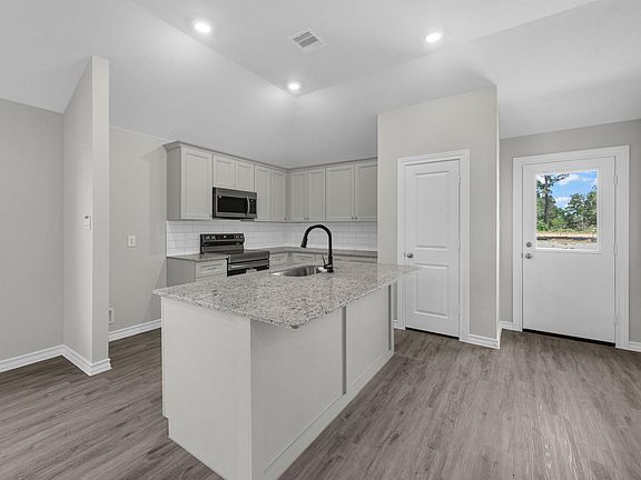 4th image of 18737 Loom Dr