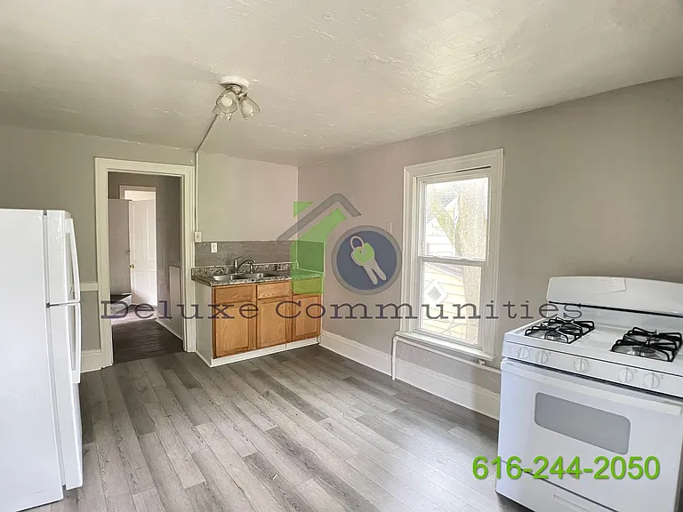 155 National Ave NW — Photo 2