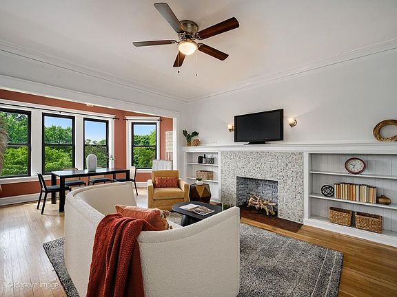 2nd image of 1310 W Montrose Ave #3