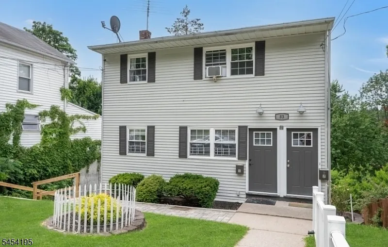2 bed, 1.0 bath, $2,450 — Photo 2
