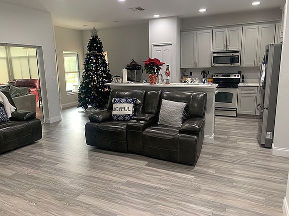 3rd image of 2841 Banyan Hill Ln