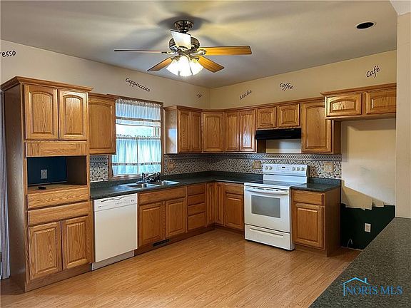 3rd image of 1021 Blanchard Ave