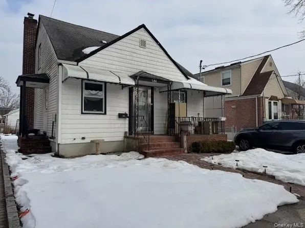 516 N 1st St, New Hyde Park, NY 11040