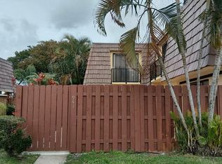 941 Springdale Cir, Palm Springs, FL 33461