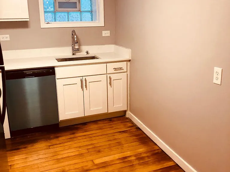 2439 West Gunnison Street — Photo 8