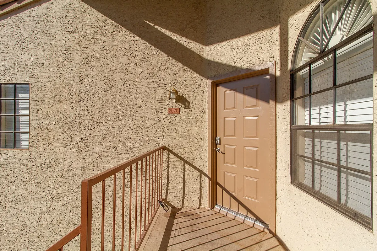Building Photo - 930 N Mesa Dr #2020