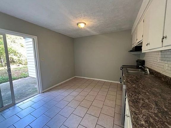 5th image of 305-307 Jockey Club Dr
