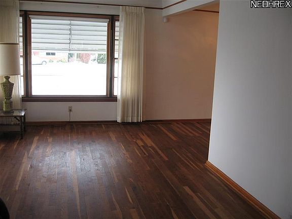 3rd image of 30634 Willowick Dr