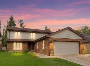 2015 Busse Hwy, Des Plaines, IL 60016