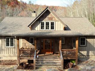 304 Hickory Dr, Sapphire, NC 28774