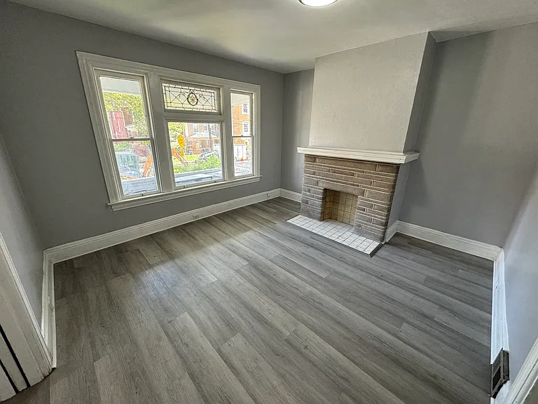 219 Stratford Ave #2B — Photo 3