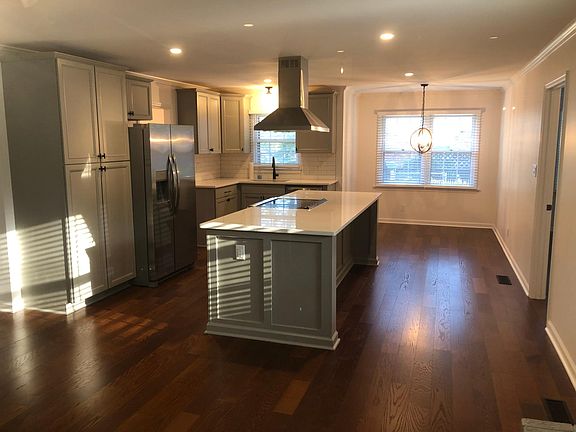 2nd image of 736 Donna Dr