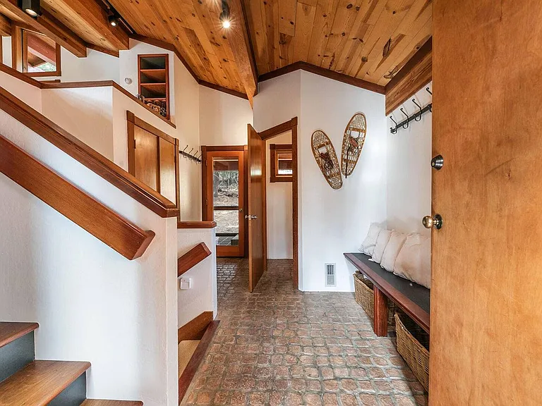 4040 Zermatt Rd — Photo 19