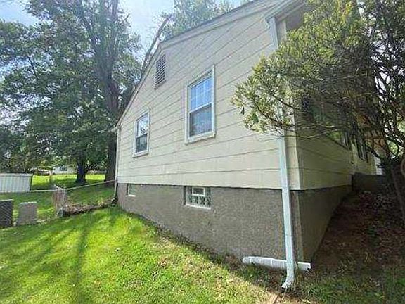 3rd image of 1500 Golden Dr