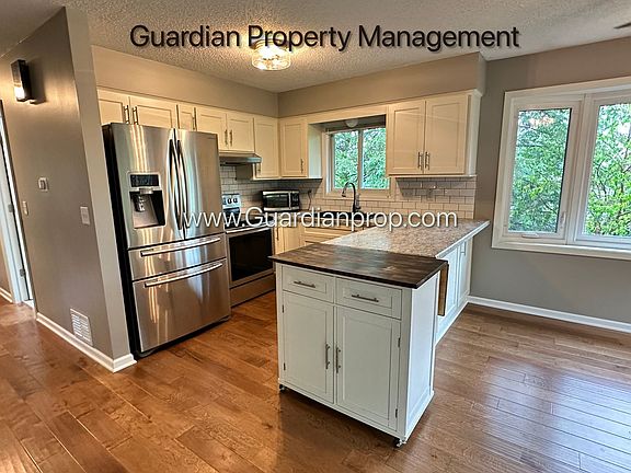 2nd image of 9950 Buckingham Dr