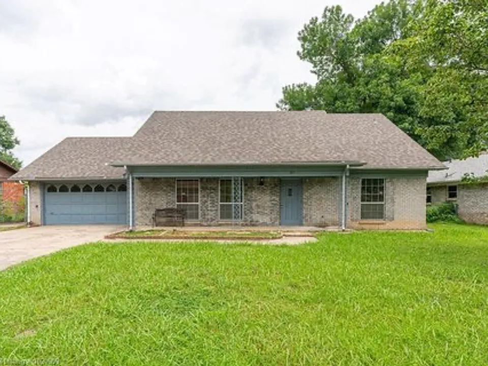 4211 Royal Oak Dr