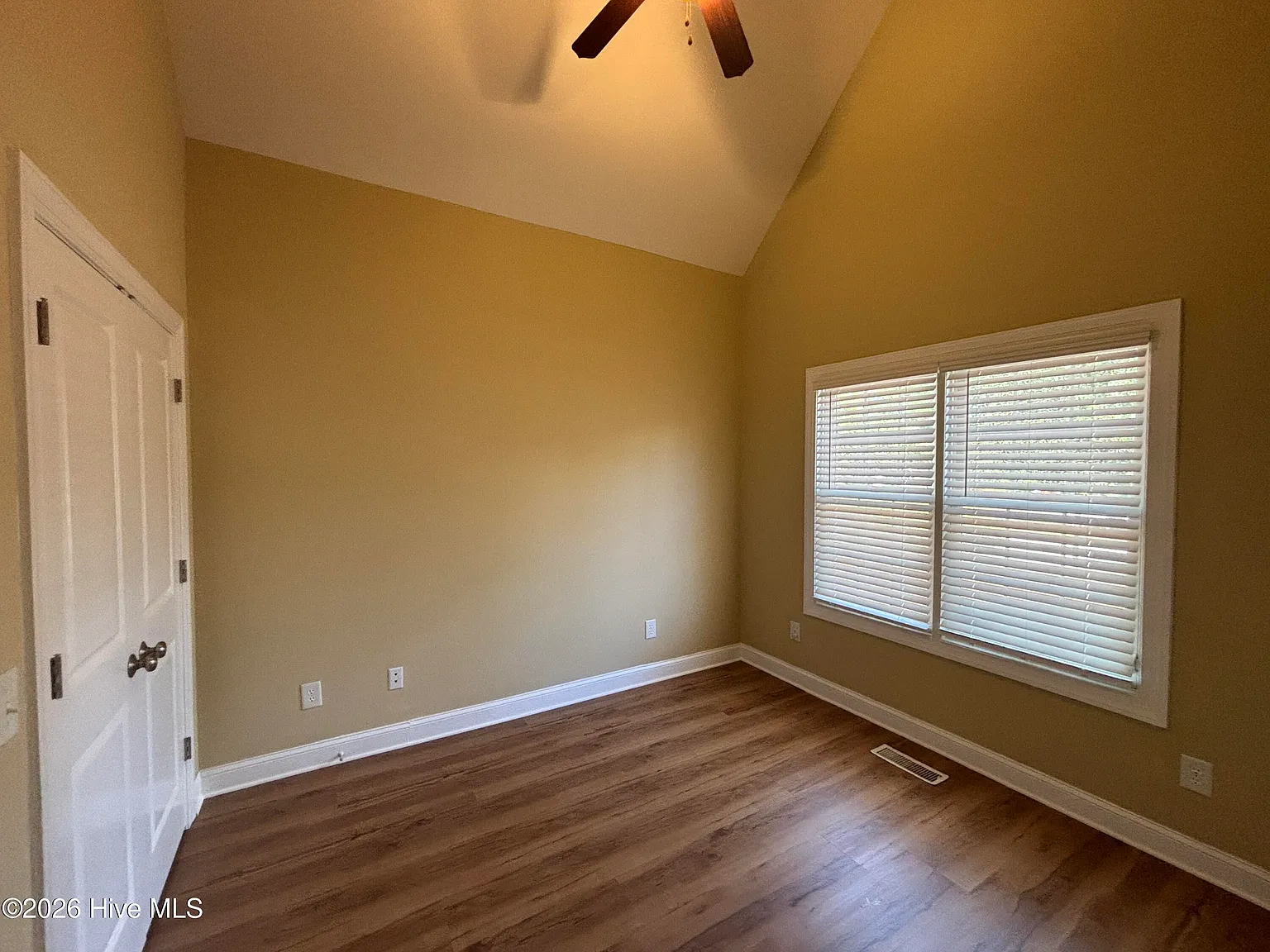 4 bed, 3.0 bath, 2100 sqft, $2,700 — Photo 3