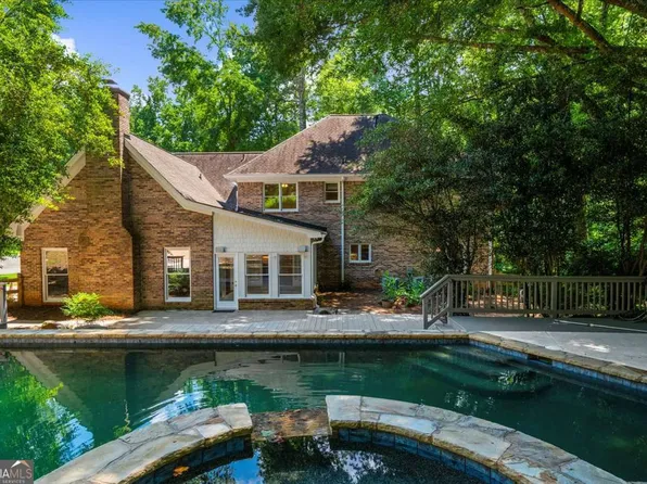 330 Autumn Wood Ln, Roswell, GA 30075