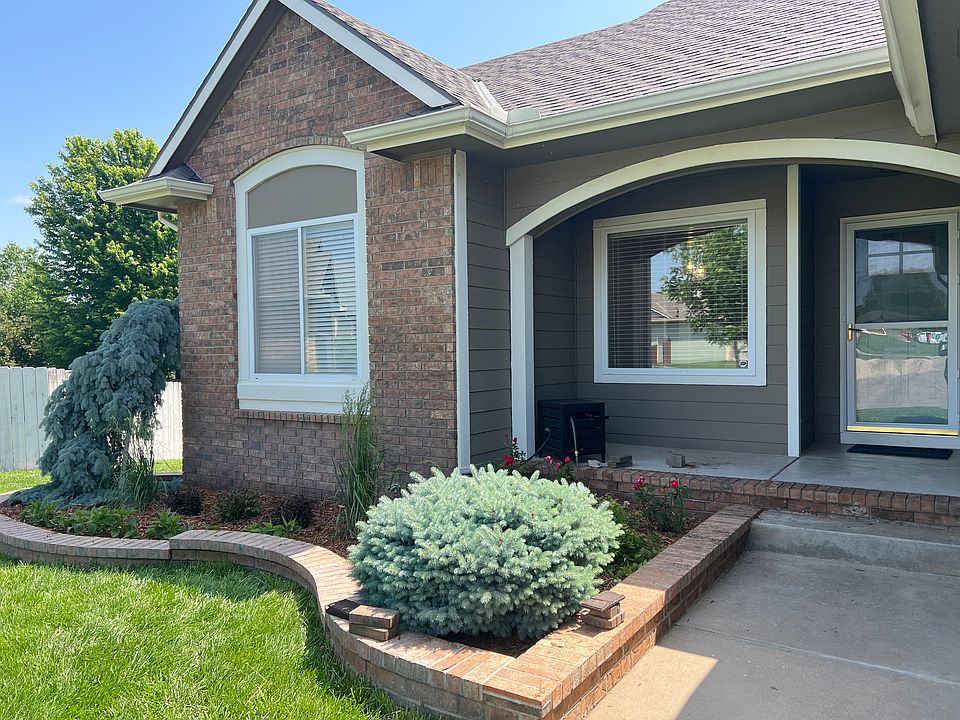 1st image of 2213 E Myrtlewood Ct