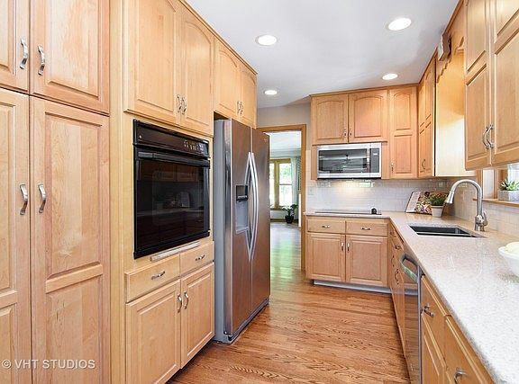 3rd image of 119 S Waterman Ave
