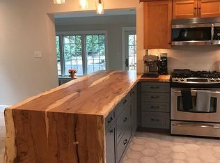 906 Old Oak Rd, Baltimore, MD 21212