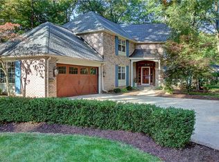 580 Debbington Dr, Bay Village, OH
