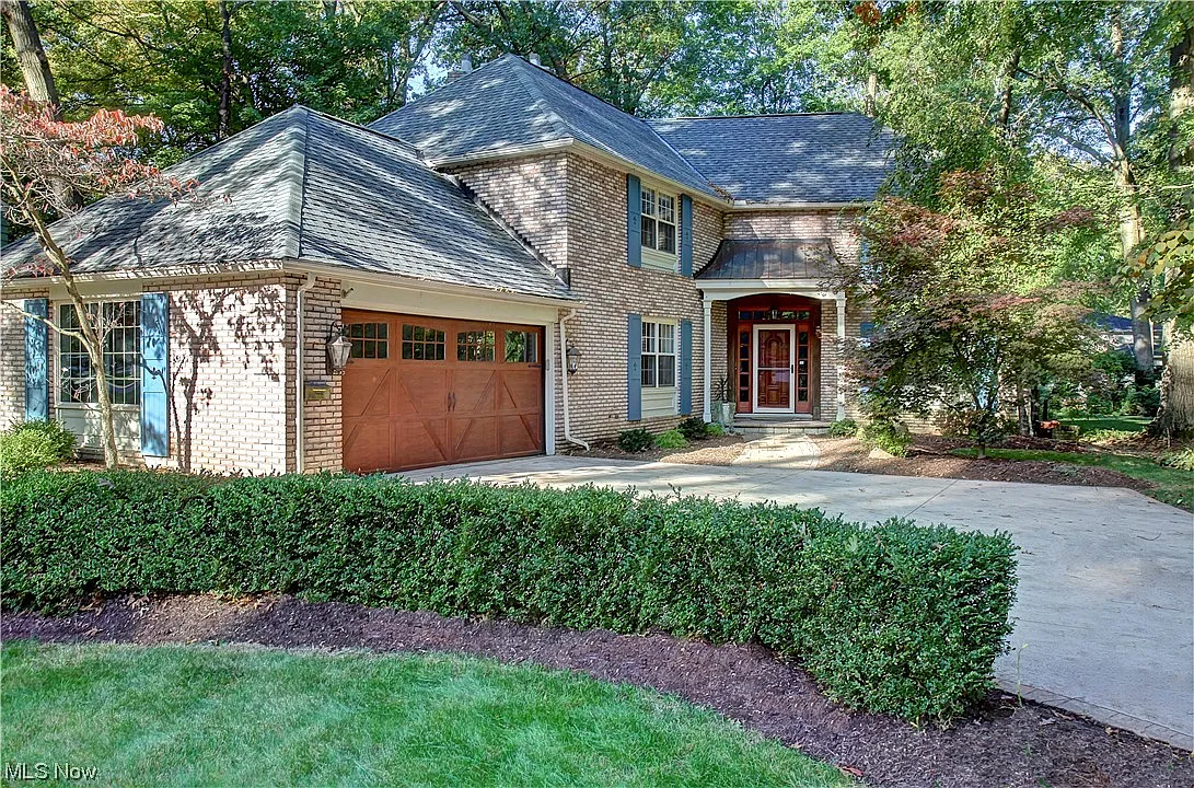 580 Debbington Dr photo 1