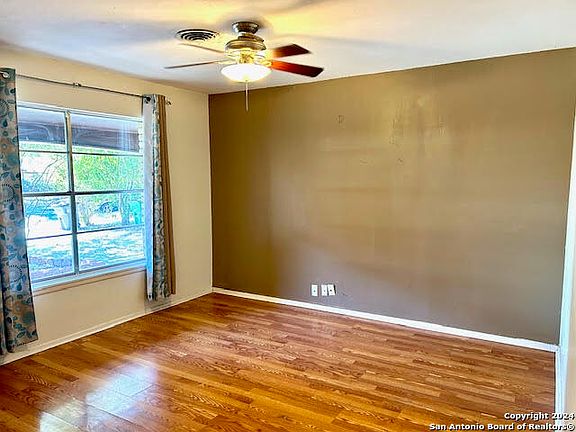 3rd image of 519 COBBLE DR