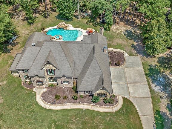 2nd image of 210 Autumn Lake Dr