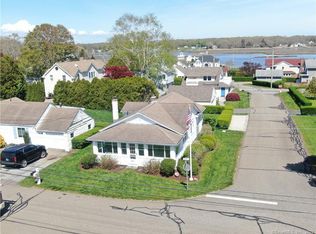 15 S Lee Rd, Niantic, CT 06357