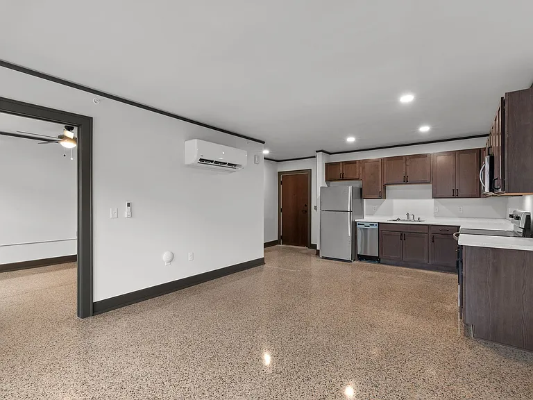Concordia 27 Apartments - Free 1G Internet & Parking — Photo 16