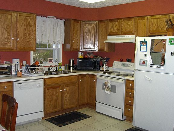 4th image of 177 Keith St