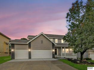 8613 S 98th St, La Vista, NE 68128