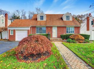58 S Windhorst Ave, Bethpage, NY 11714