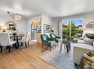 12056 15th Ave NE APT 204, Seattle, WA