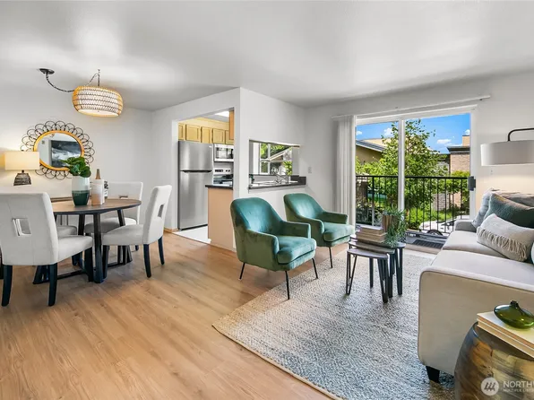 12056 15th Avenue NE #204, Seattle, WA 98125
