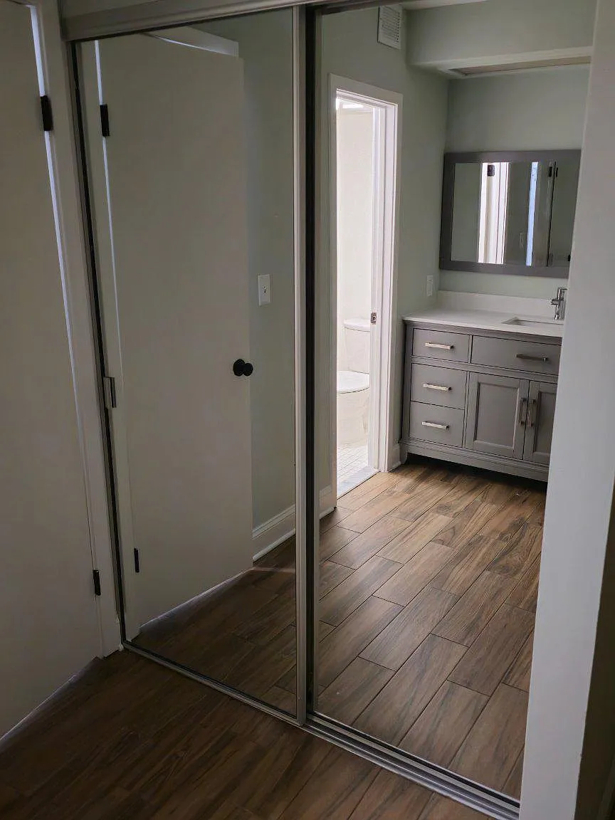 Skyline Square Condo — Photo 4