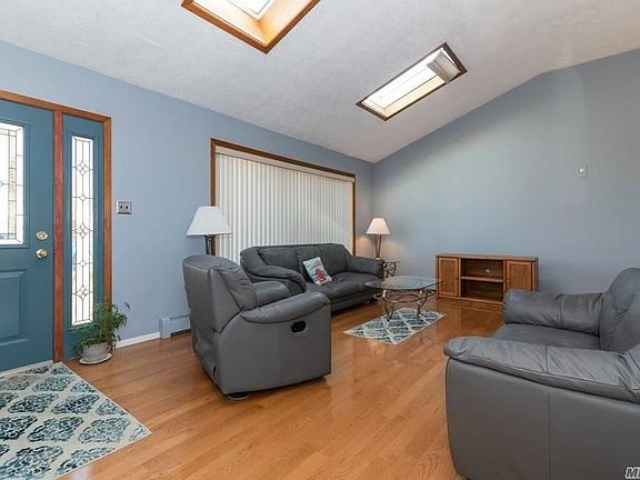 3rd image of 12 Pine St