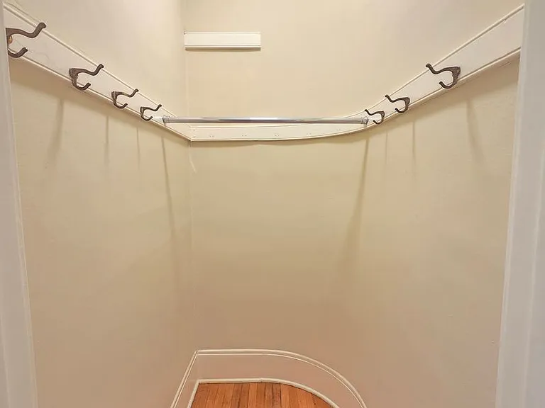 Knickerbocker Apartments — Photo 47
