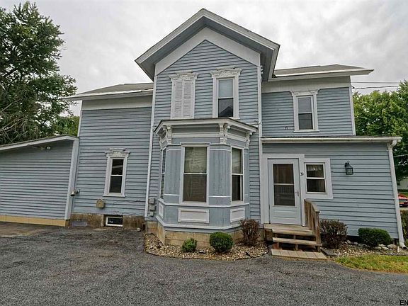 2nd image of 31 Lake St