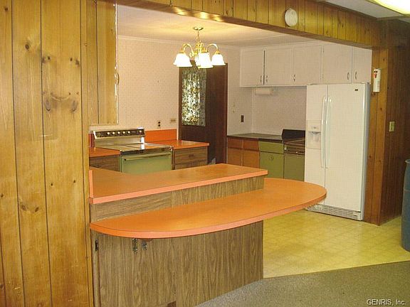 4th image of 42 Stevens St