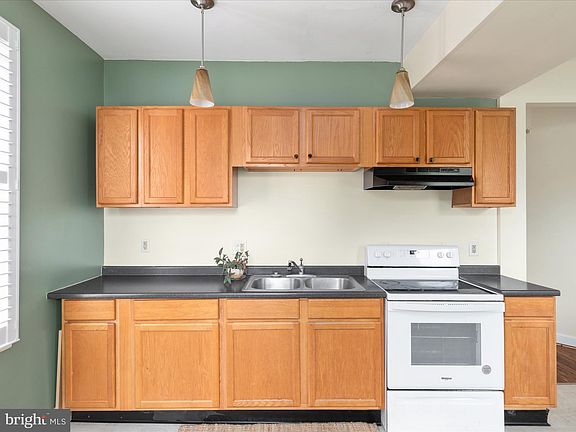 3rd image of 401 E Main St APT A