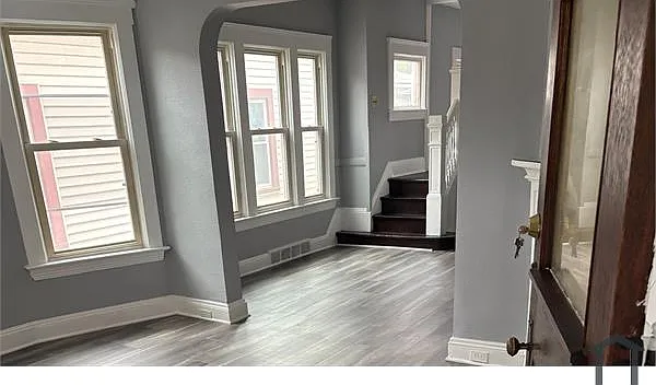 3 bed, 2344 sqft, $1,300 — Photo 2