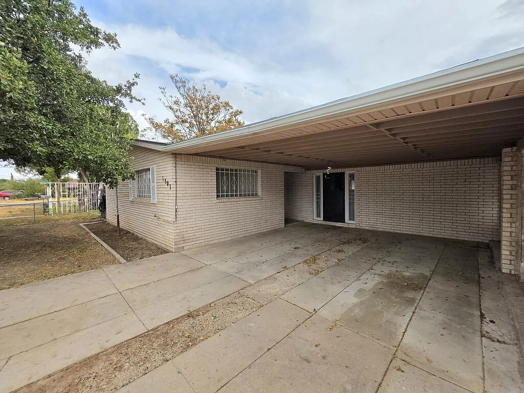 6 bed, 3.5 bath, 2998 sqft, $2,500 — Photo 2