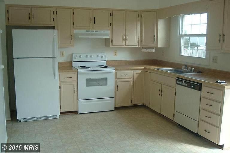 2nd image of 11021 Tower Pl