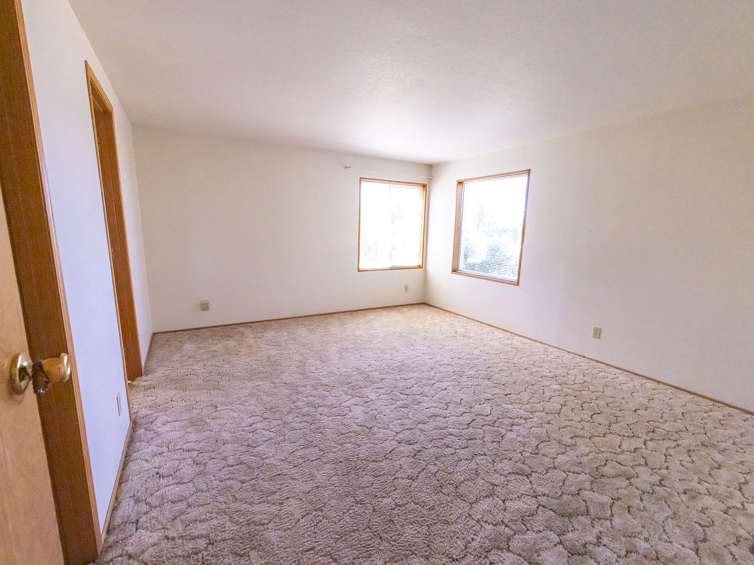 481 S Pomona Rd — Photo 3