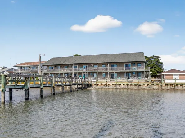 7482 E Side Rd, Chincoteague Island, VA 23336
