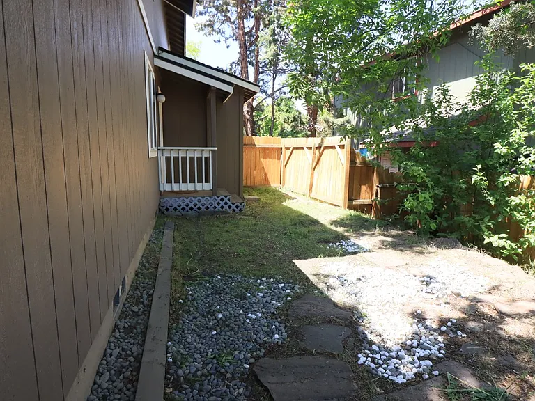 2010 NE Full Moon Dr — Photo 20
