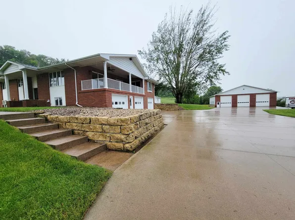 9139 Olde Davenport Rd, Dubuque, IA 52003
