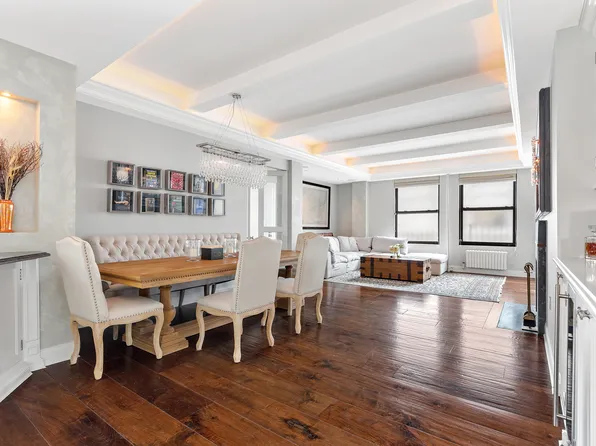 212 East 48th Street image 1 of 13